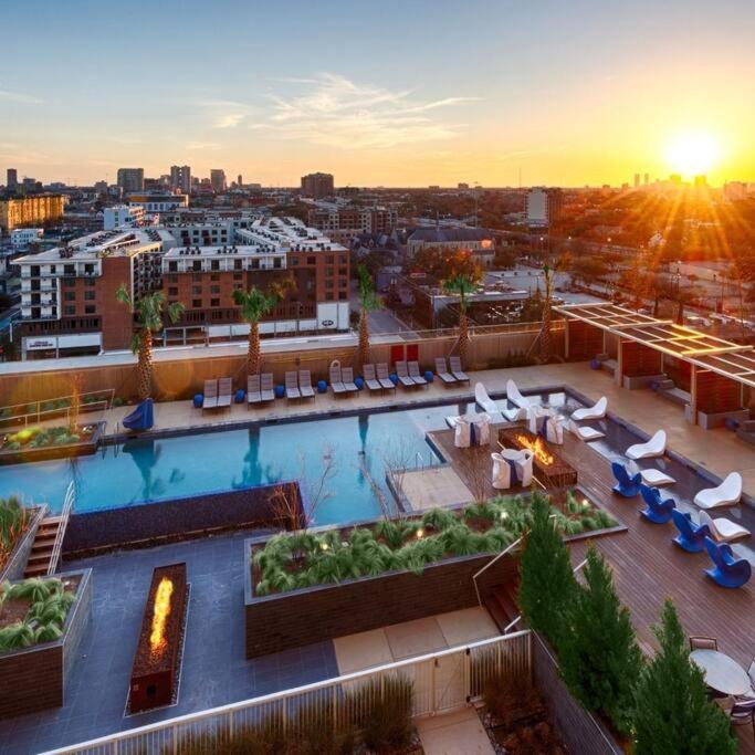 Апартаменти Luxury Highrise In Midtown - Skyline Views And Chic Decor Х'юстон Екстер'єр фото