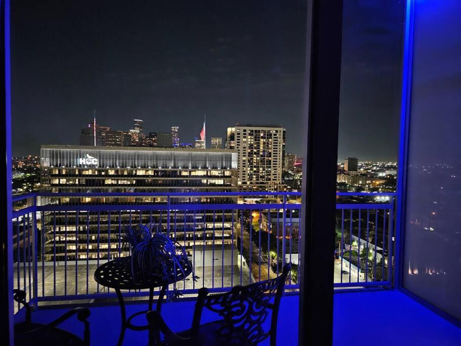 Апартаменти Luxury Highrise In Midtown - Skyline Views And Chic Decor Х'юстон Екстер'єр фото