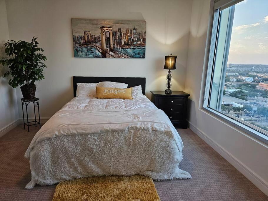 Апартаменти Luxury Highrise In Midtown - Skyline Views And Chic Decor Х'юстон Екстер'єр фото