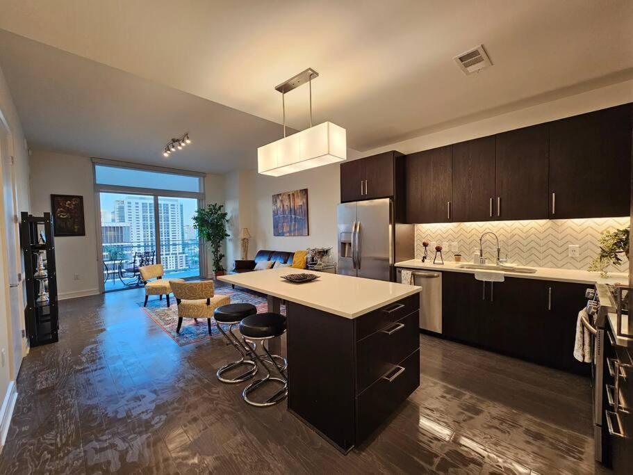 Апартаменти Luxury Highrise In Midtown - Skyline Views And Chic Decor Х'юстон Екстер'єр фото