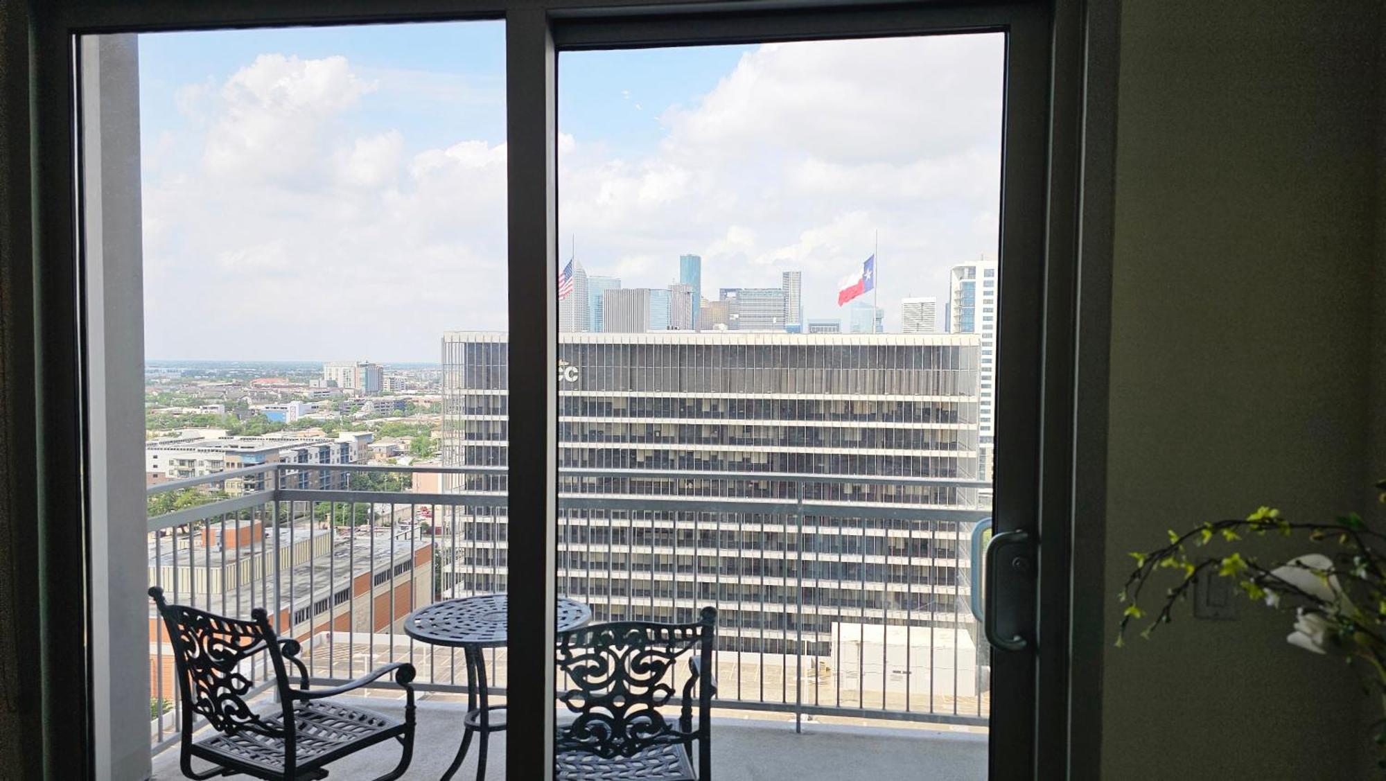 Апартаменти Luxury Highrise In Midtown - Skyline Views And Chic Decor Х'юстон Екстер'єр фото